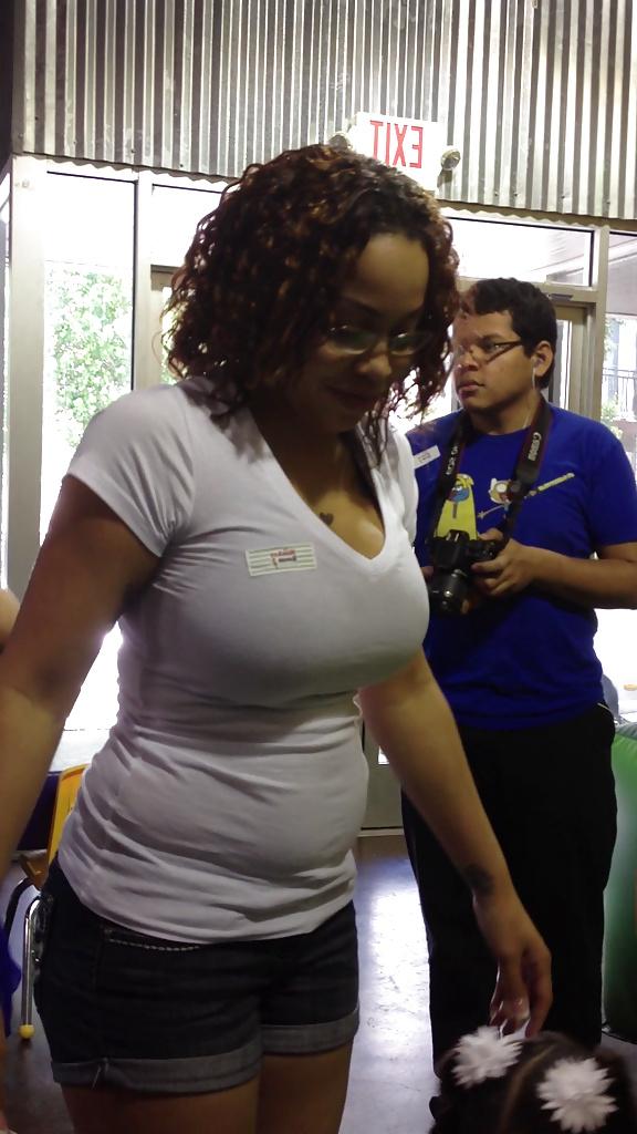 11P Candid Downblouse Latina Cleavage