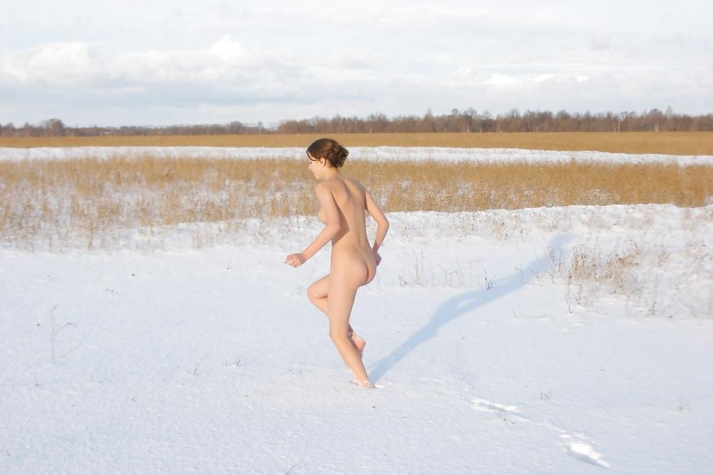 17P Nude sports in winter