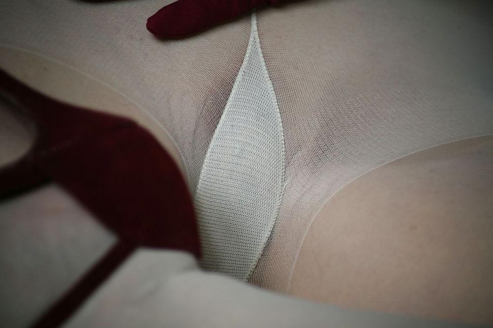 18P MILF Cameltoe 4