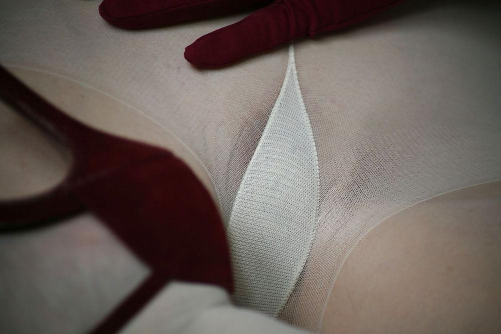 18P MILF Cameltoe 4