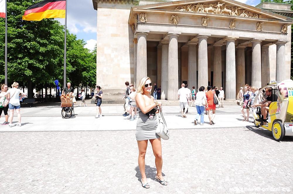 25P Public Nude In Berlin 3