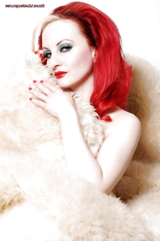 13P Sexy women in fur 