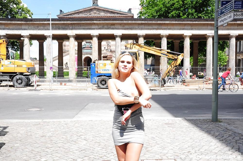 25P Public Nude In Berlin 1