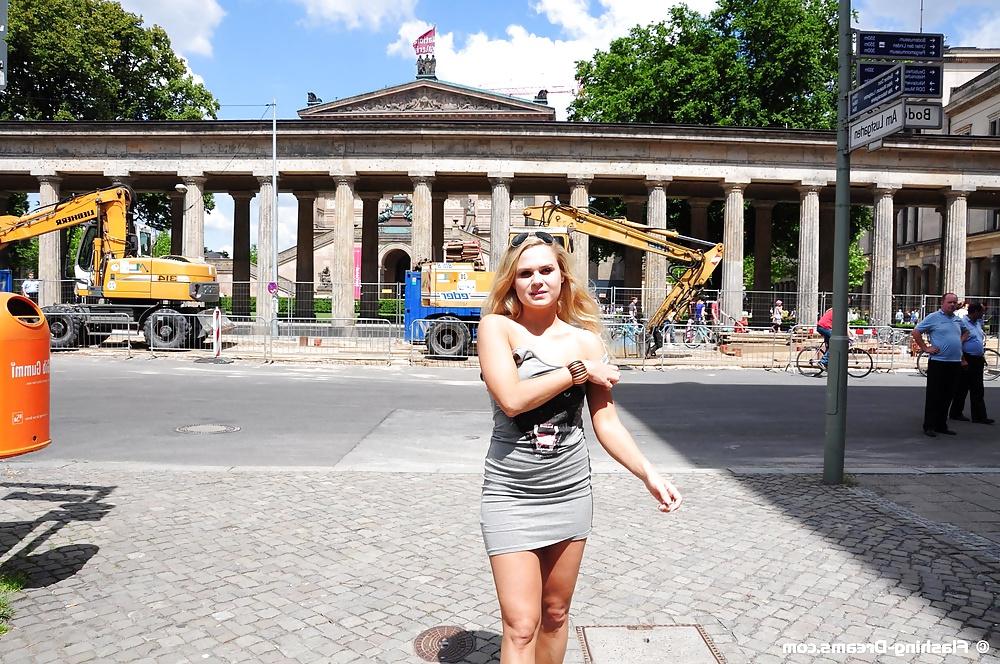 25P Public Nude In Berlin 1
