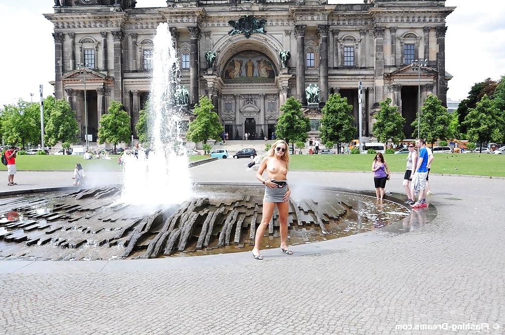 25P Public Nude In Berlin 1