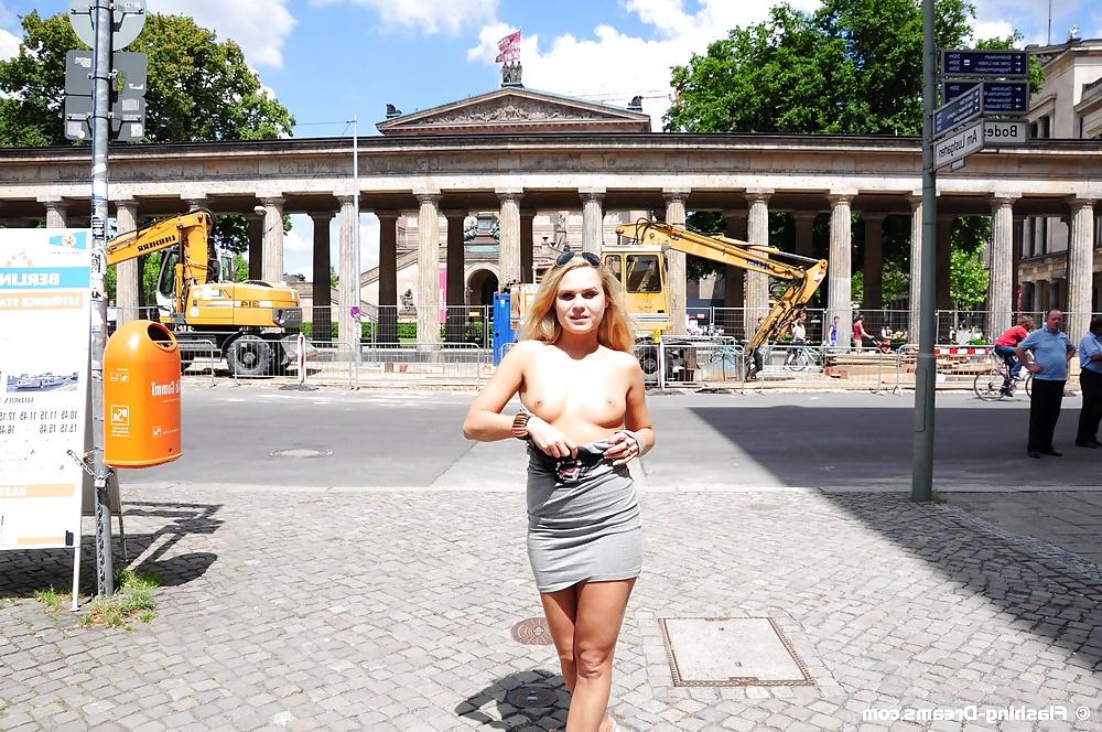25P Public Nude In Berlin 1