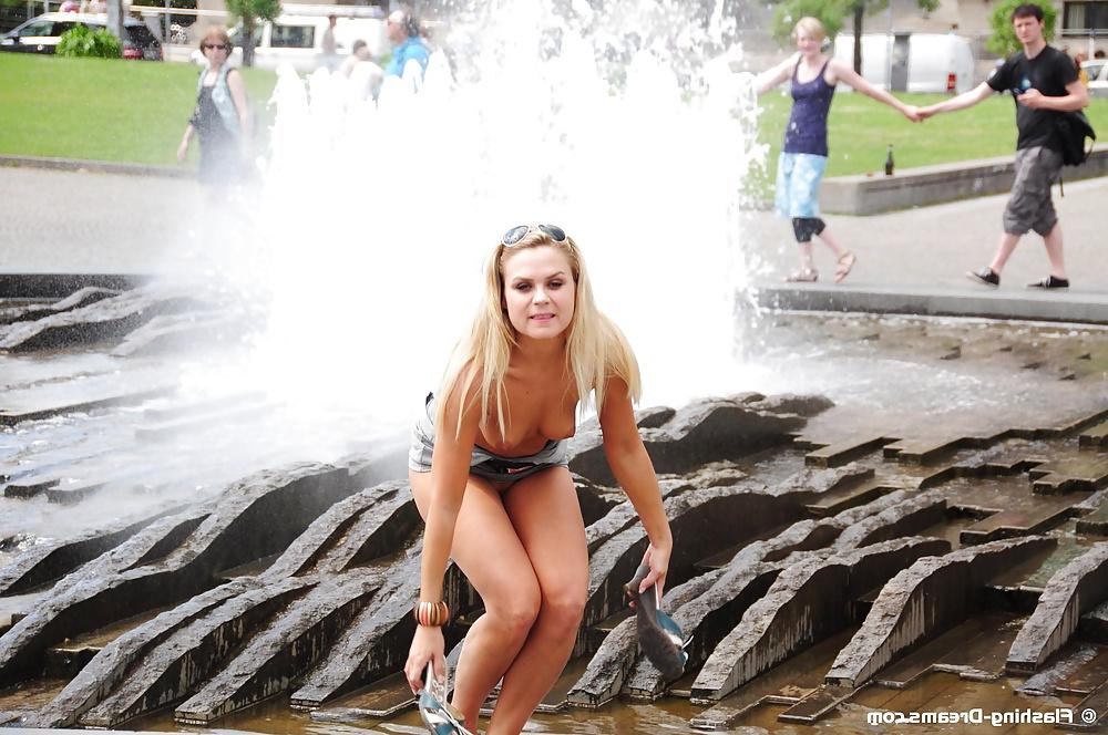 25P Public Nude In Berlin 2