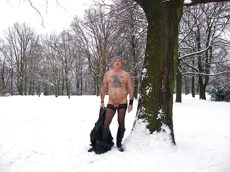 25P Berlin - fast ganz nackt im Winter - 01