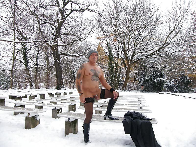 25P Berlin - fast ganz nackt im Winter - 01