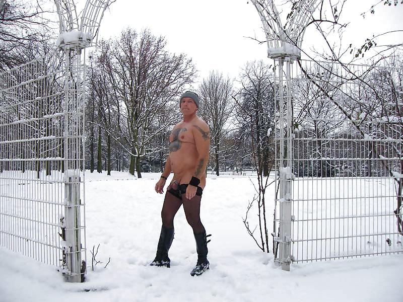 25P Berlin - fast ganz nackt im Winter - 01