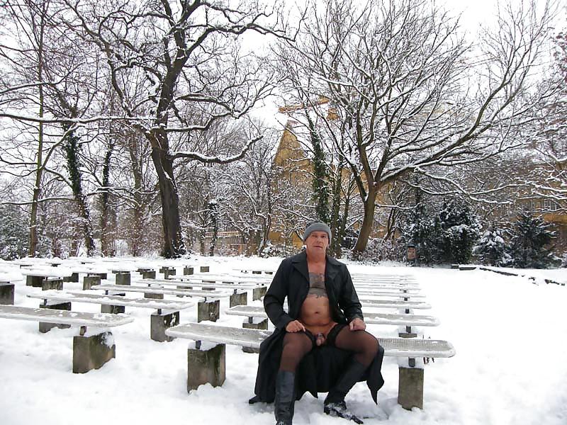 25P Berlin - fast ganz nackt im Winter - 01