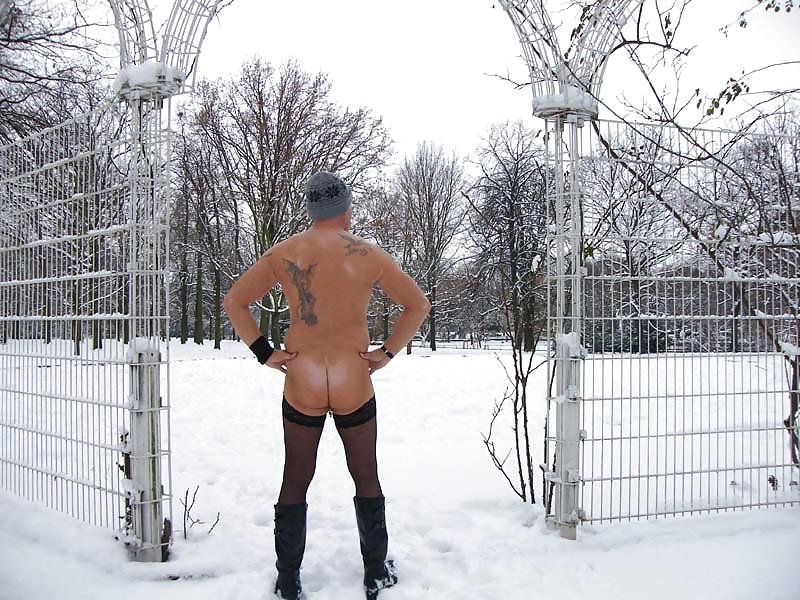 25P Berlin - fast ganz nackt im Winter - 01