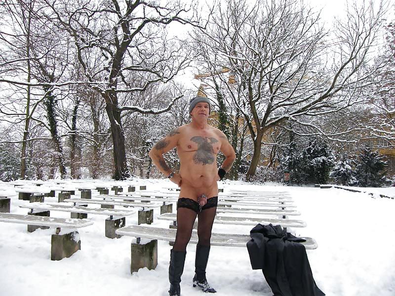 25P Berlin - fast ganz nackt im Winter - 01
