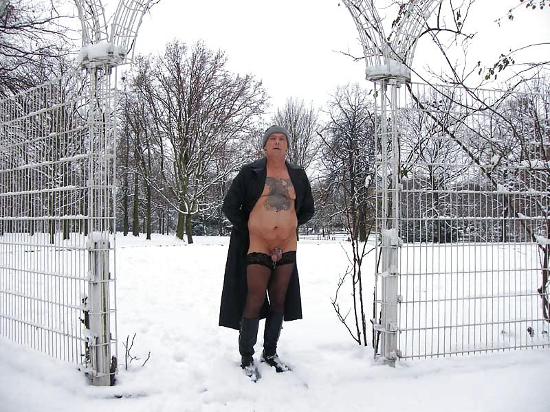 25P Berlin - fast ganz nackt im Winter - 01