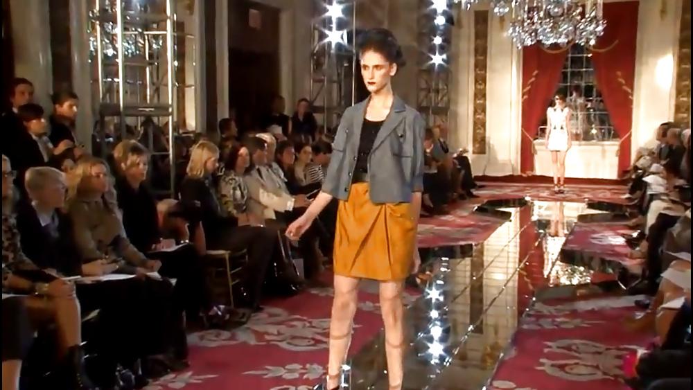 25P Fashion Show Upskirt