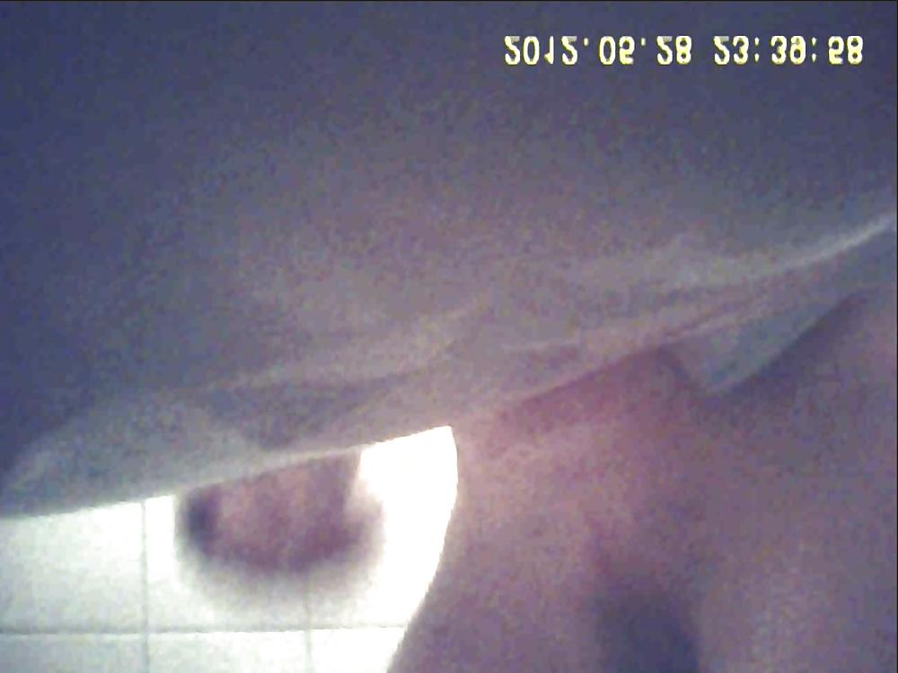 9P Heimlich auf der toilette