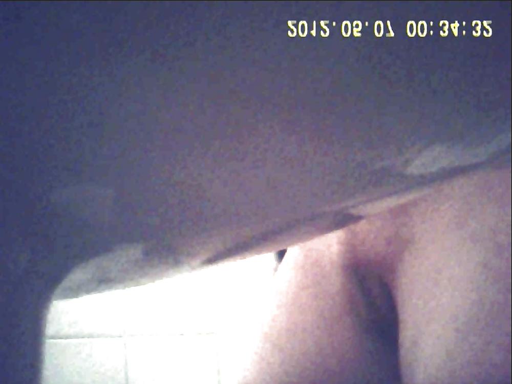 9P Heimlich auf der toilette