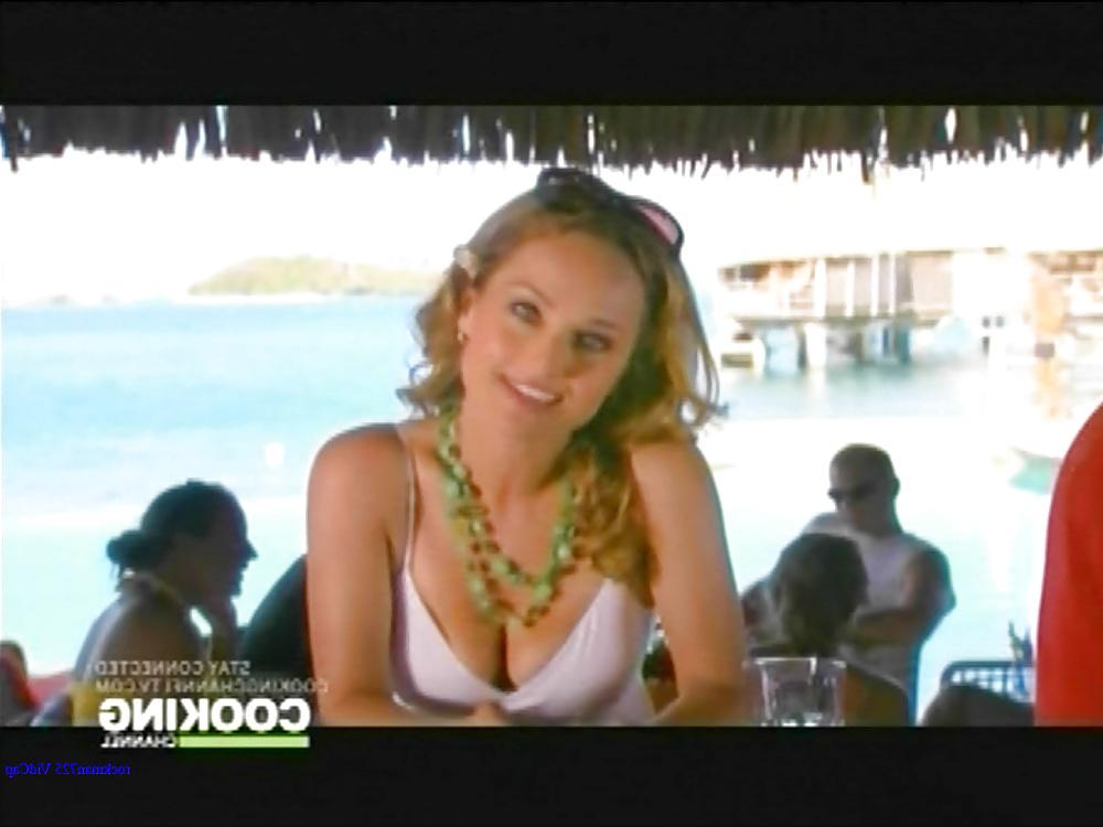 9P GIADA DE LAURENTIIS CLEAVAGE AND CAMELTOE 