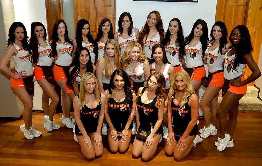 18P Hooters Girls Prague- Which one would you fuck and how?!
