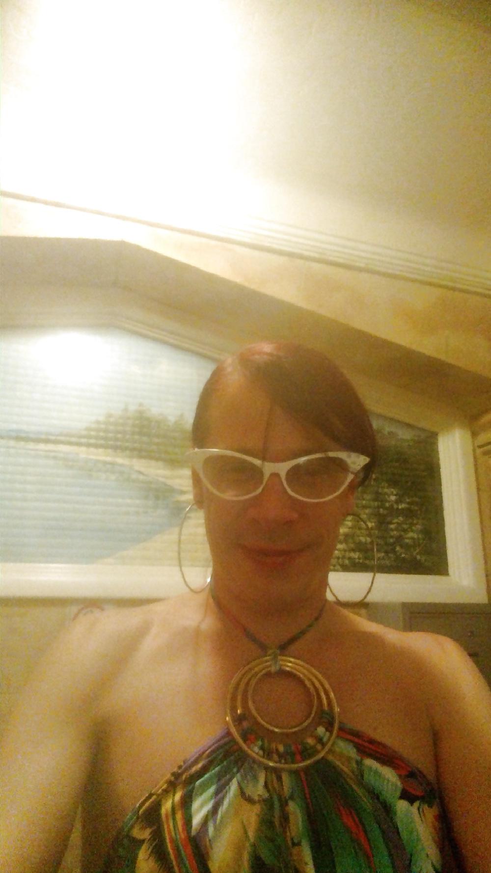 12P Shemale hooker
