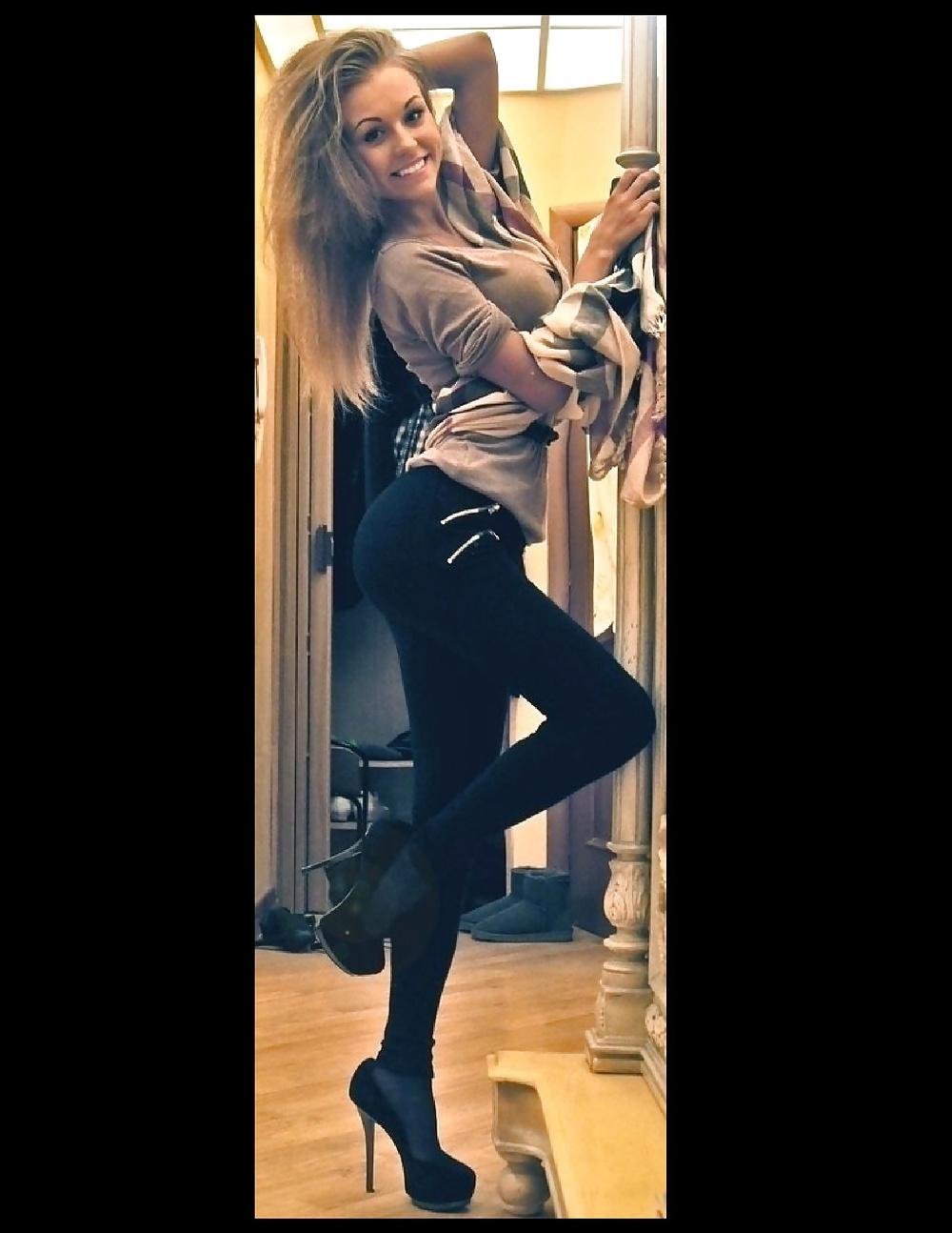 16P Hot Girls In Yoga Pants 1