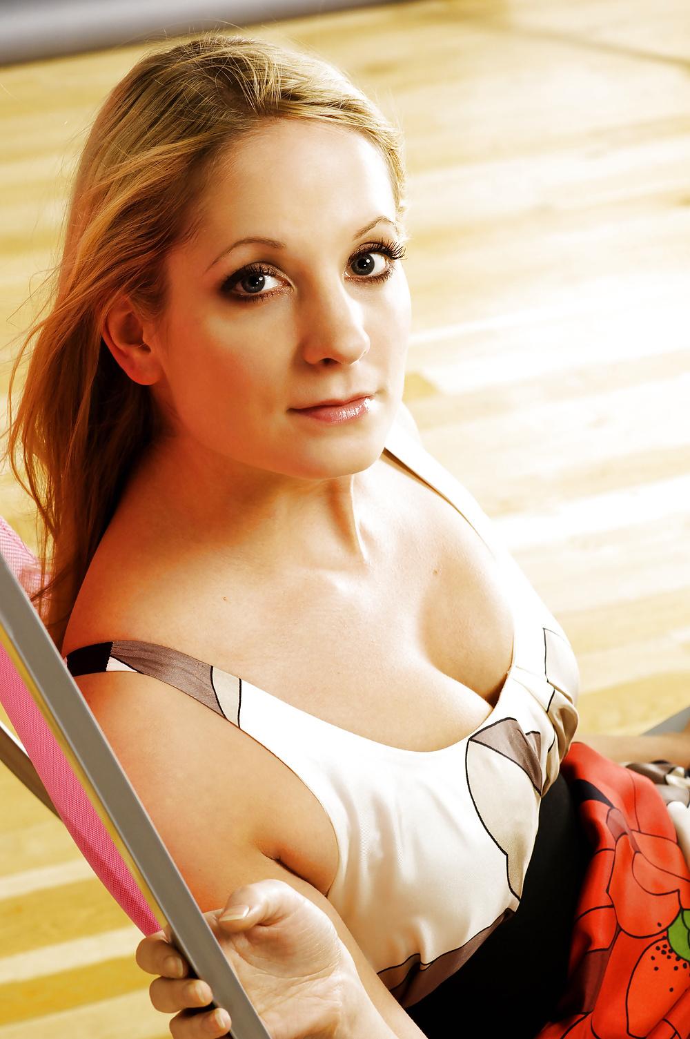 25P Let's Jerk Off Over...Joanne Froggatt (Downton Abbey)