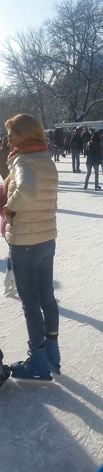 25P Spy  sexy women patinoar romanian