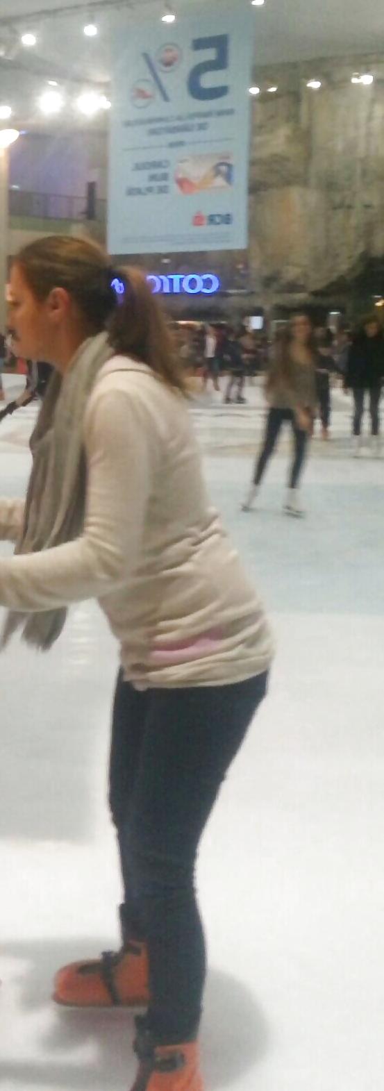 25P Spy  sexy women patinoar romanian