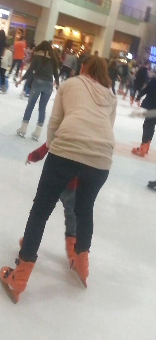 25P Spy  sexy women patinoar romanian