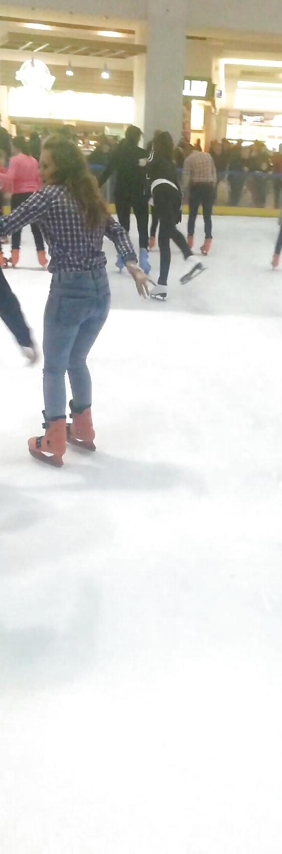 25P Spy  sexy women patinoar romanian