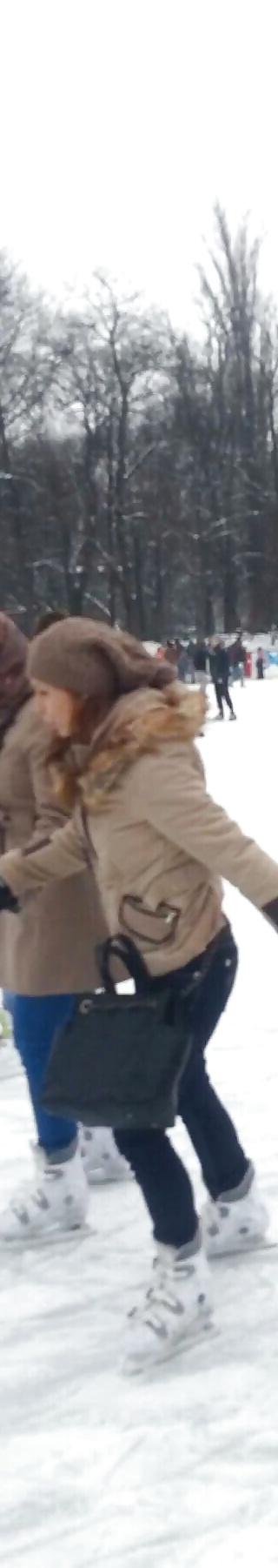 25P Spy  sexy women patinoar romanian