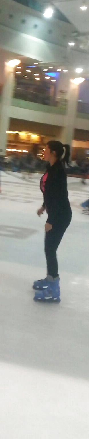 25P Spy  sexy women patinoar romanian