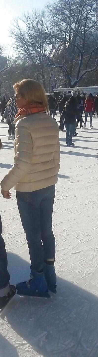 25P Spy  sexy women patinoar romanian