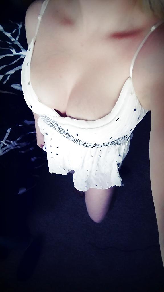 22P Amateur, blonde, ass, housewife, milf