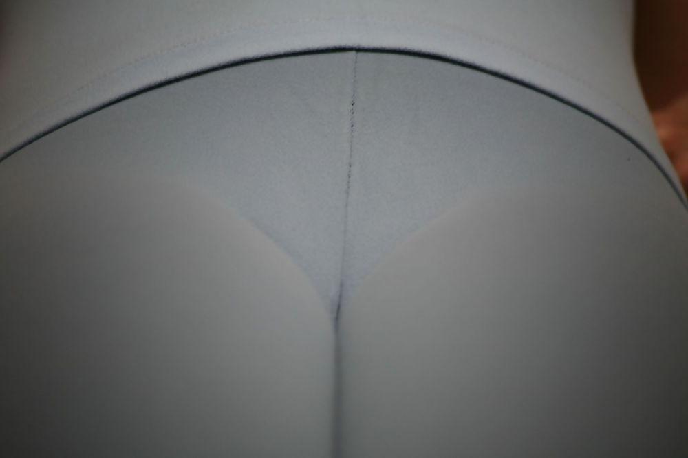 9P MILF Cameltoe 3