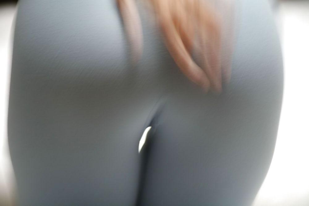 9P MILF Cameltoe 3