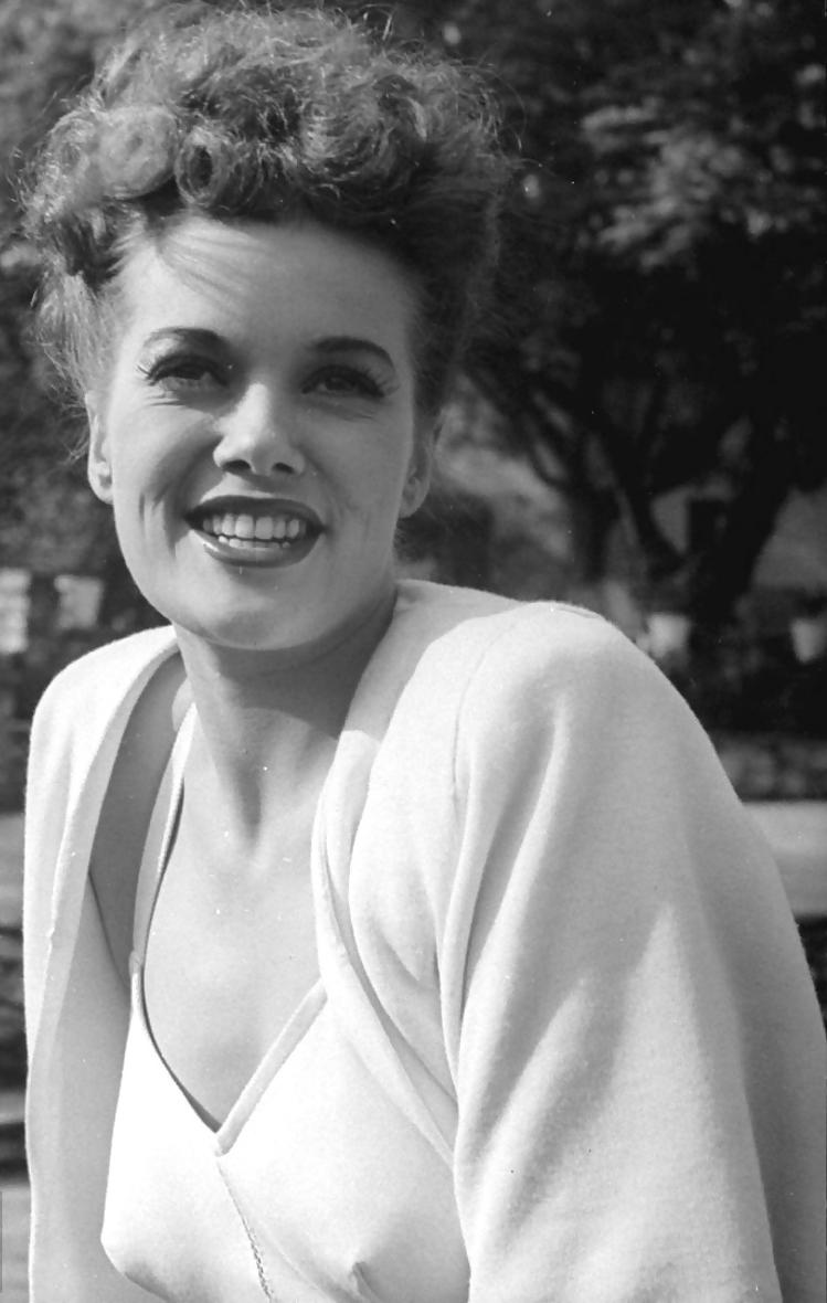 25P Let's Jerk Off Over ... Janis Paige