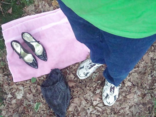 25P Shoe Horny Out in the Woods