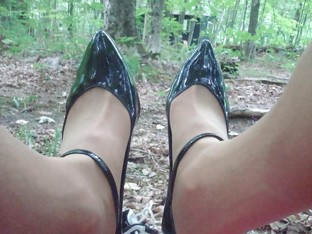 25P Shoe Horny Out in the Woods