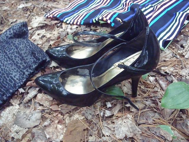 25P Shoe Horny Out in the Woods