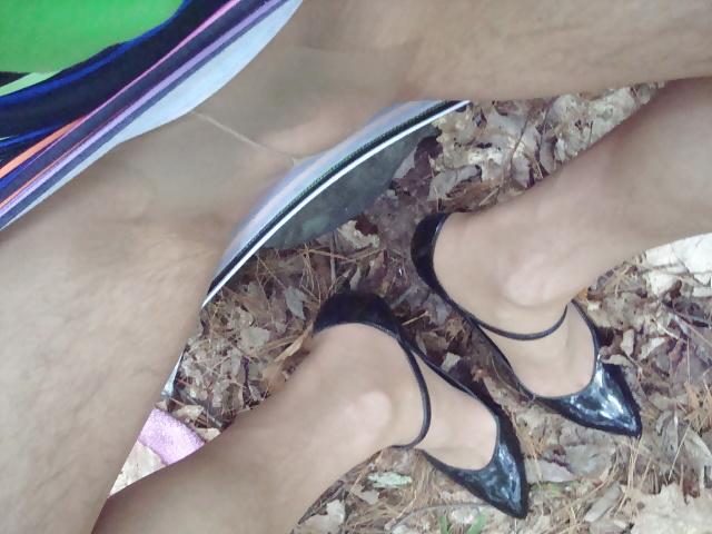 25P Shoe Horny Out in the Woods