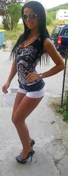 25P Teen sluts in tight shorts 1.