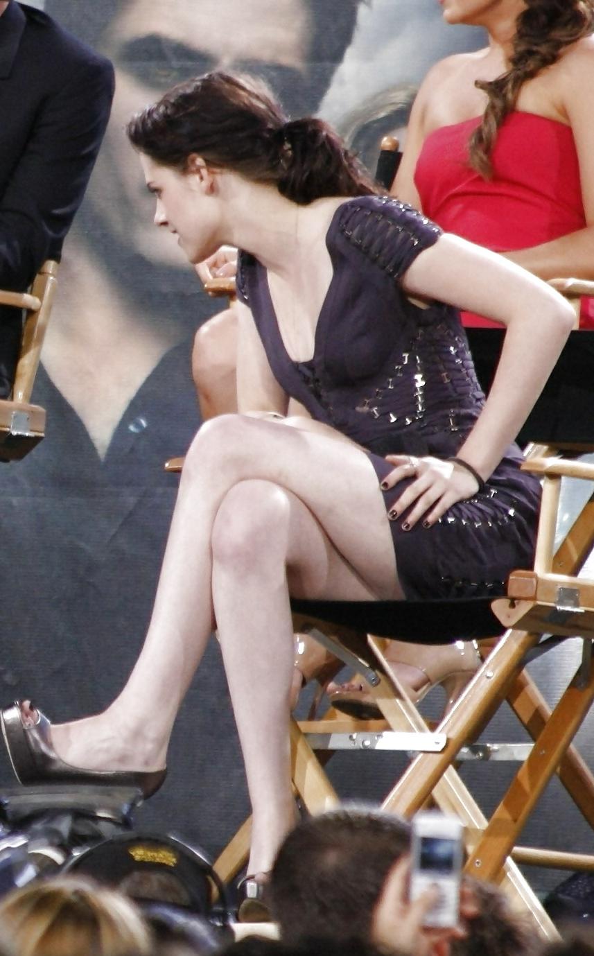 21P Legs Crossed or Together