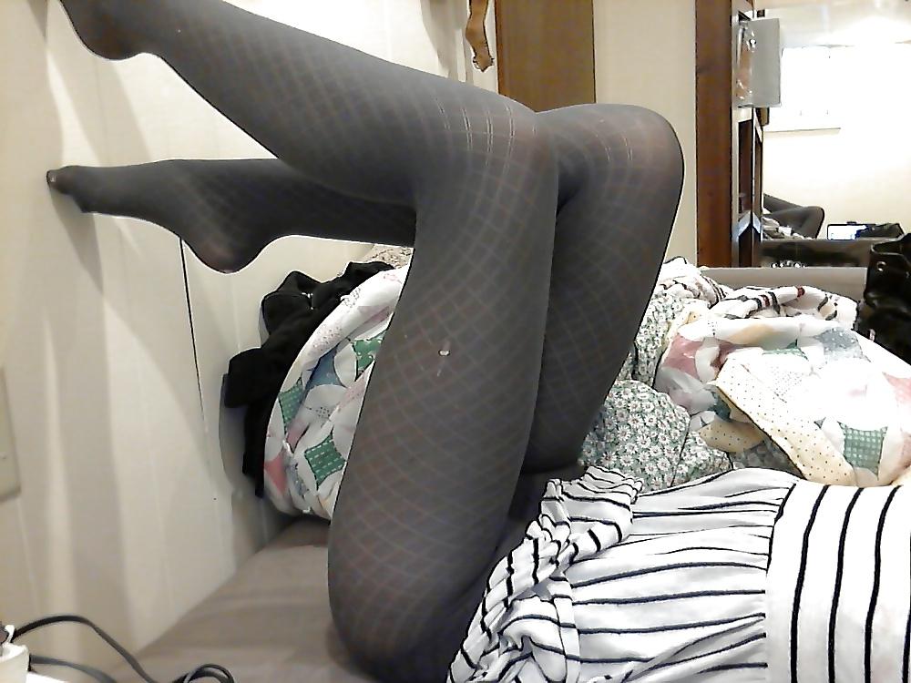 21P Legs Crossed or Together