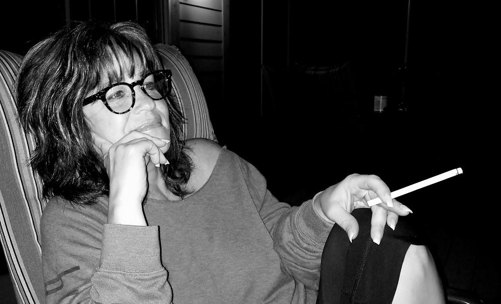 11P Sexy Cougar Smoking VS 120s