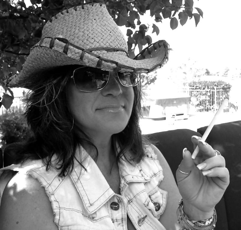 11P Sexy Cougar Smoking VS 120s