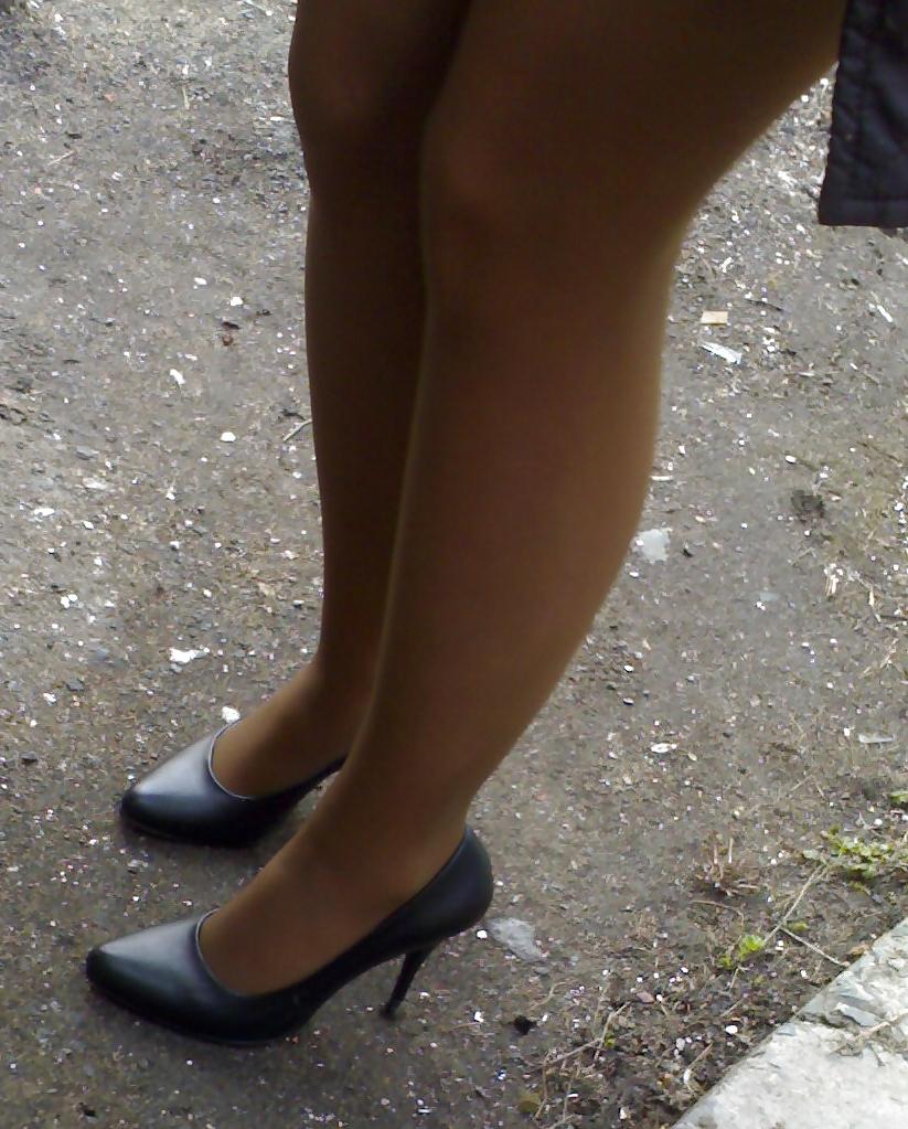 23P Ex-girlfriend legs, pantyhose and cum on her heels