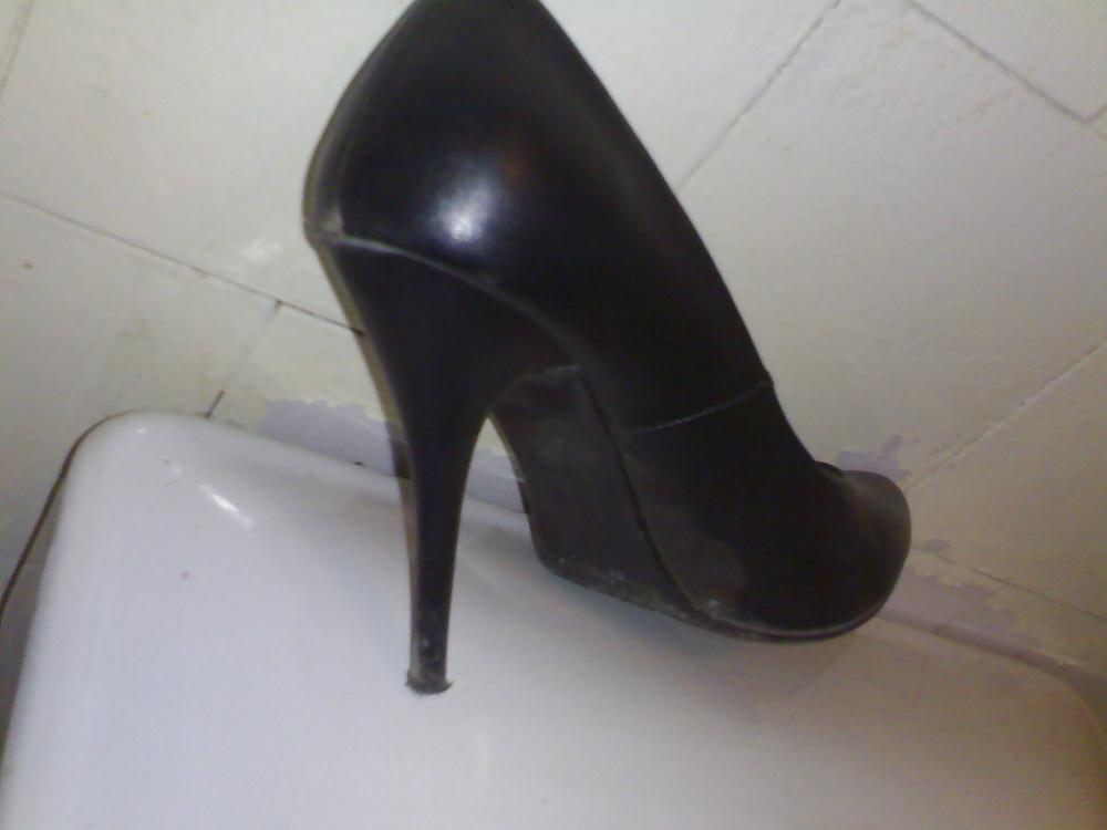 23P Ex-girlfriend legs, pantyhose and cum on her heels
