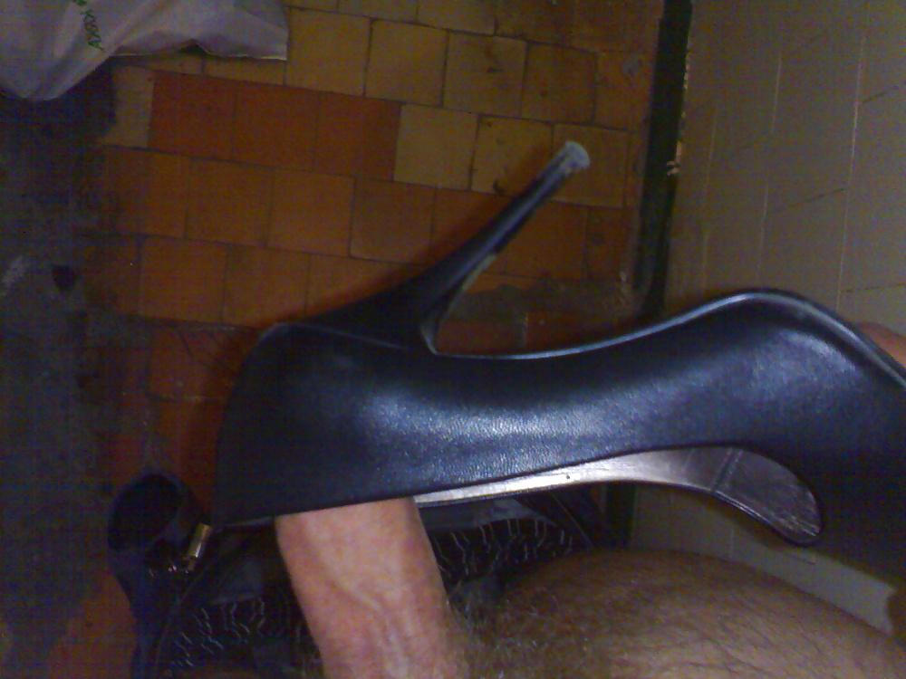 23P Ex-girlfriend legs, pantyhose and cum on her heels