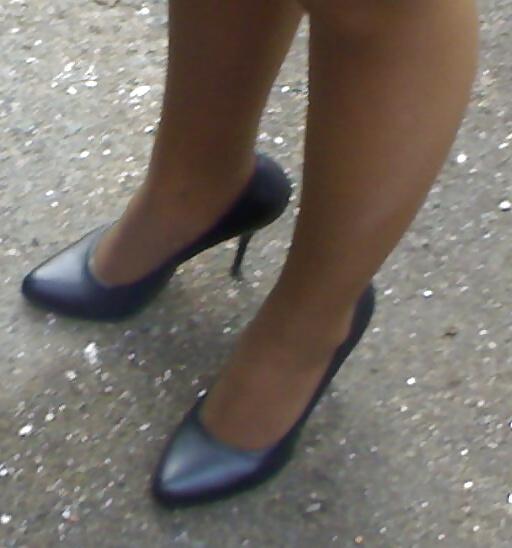 23P Ex-girlfriend legs, pantyhose and cum on her heels
